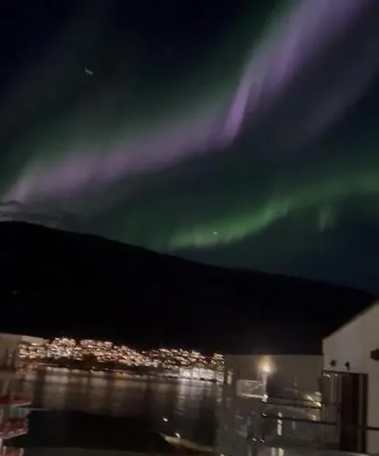 Tromso Central Guest House With Parking
