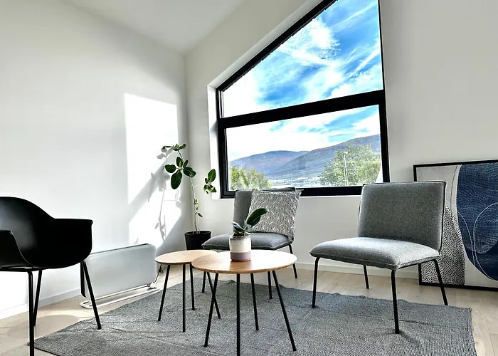 Tromso Central Guest House With Parking